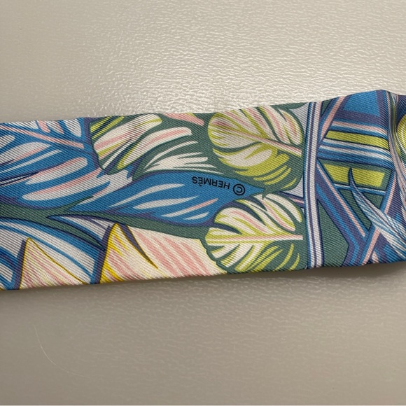 🆕 Hermes HERMÈS Twilly Danse Pacifique in Blue Silk - Picture 4 of 9